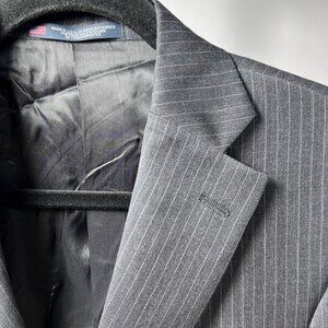 NWT Walter Morton/Hickey Freeman Men's 38R, Gray Pinstripe,  2 piece Suit USA